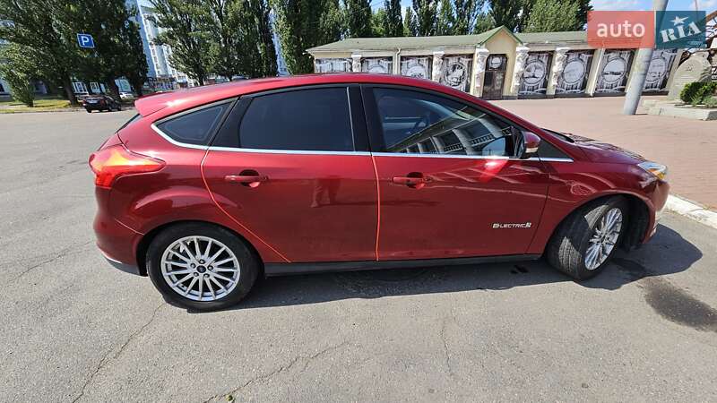 Хэтчбек Ford Focus 2015 в Черкассах фото 2 Хэтчбек Ford Focus 2015 в Черкассах
