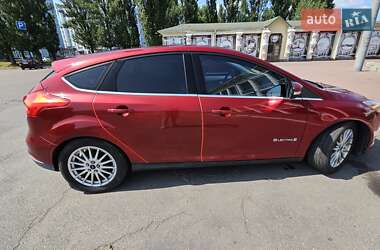 Хетчбек Ford Focus 2015 в 