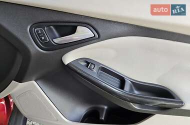 Хетчбек Ford Focus 2015 в 