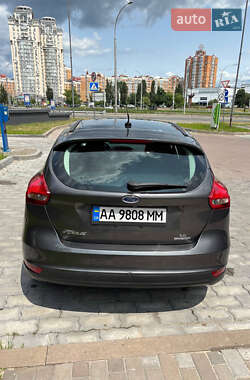 Хэтчбек Ford Focus 2015 в 