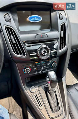 Хэтчбек Ford Focus 2015 в 