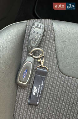 Хэтчбек Ford Focus 2013 в 