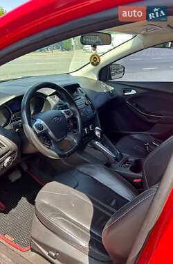 Хэтчбек Ford Focus 2012 в 
