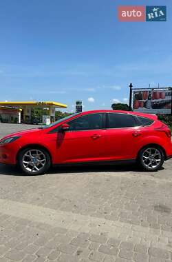 Хэтчбек Ford Focus 2012 в 