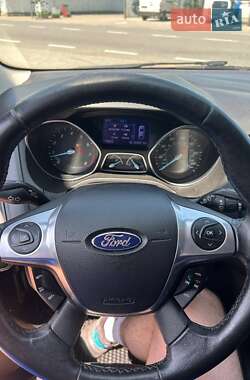 Хэтчбек Ford Focus 2012 в 