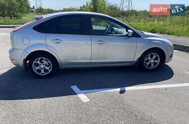 Хэтчбек Ford Focus 2010 в 