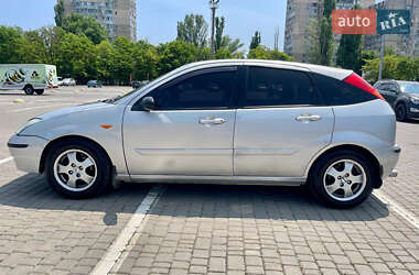 Хэтчбек Ford Focus 2002 в 