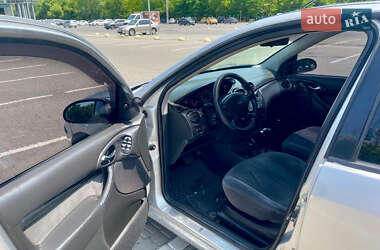 Хэтчбек Ford Focus 2002 в 