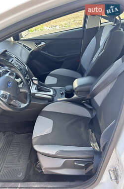 Хэтчбек Ford Focus 2011 в 