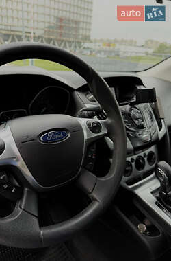 Хэтчбек Ford Focus 2013 в 