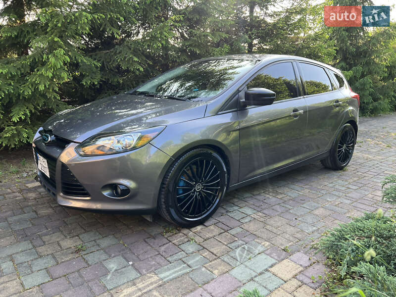Хэтчбек Ford Focus 2012 в 