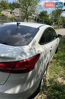 Седан Ford Focus 2015 в 