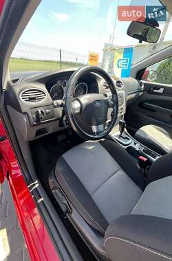 Хэтчбек Ford Focus 2011 в 