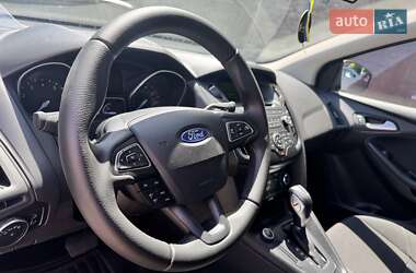 Седан Ford Focus 2015 в 
