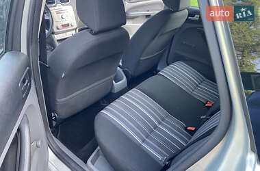 Хэтчбек Ford Focus 2009 в 