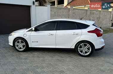 Хэтчбек Ford Focus 2012 в 