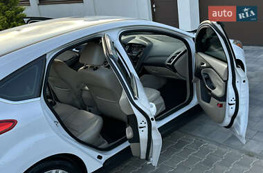 Хэтчбек Ford Focus 2012 в 