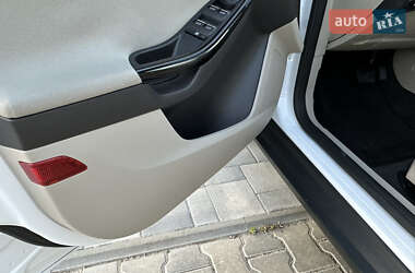Хэтчбек Ford Focus 2012 в 