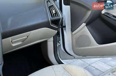 Хэтчбек Ford Focus 2012 в 