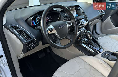 Хэтчбек Ford Focus 2012 в 