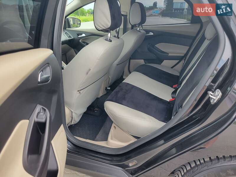Седан Ford Focus 2012 в Дублянах