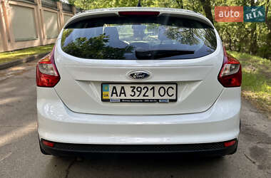Хэтчбек Ford Focus 2013 в 