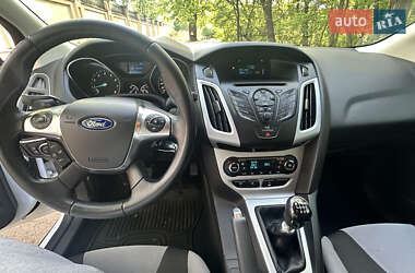 Хэтчбек Ford Focus 2013 в 