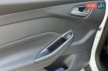 Хэтчбек Ford Focus 2013 в 