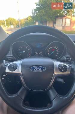 Хэтчбек Ford Focus 2011 в 