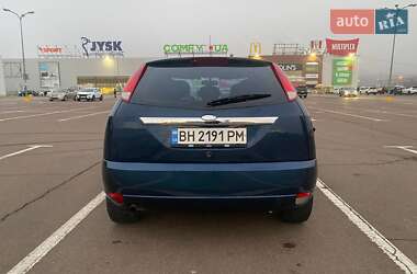 Хэтчбек Ford Focus 2002 в 