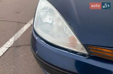 Хэтчбек Ford Focus 2002 в 