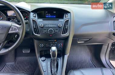 Седан Ford Focus 2015 в 