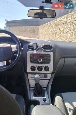 Хэтчбек Ford Focus 2011 в 
