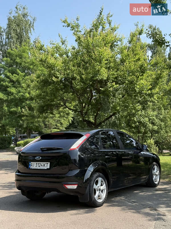 Хэтчбек Ford Focus 2011 в Обухове