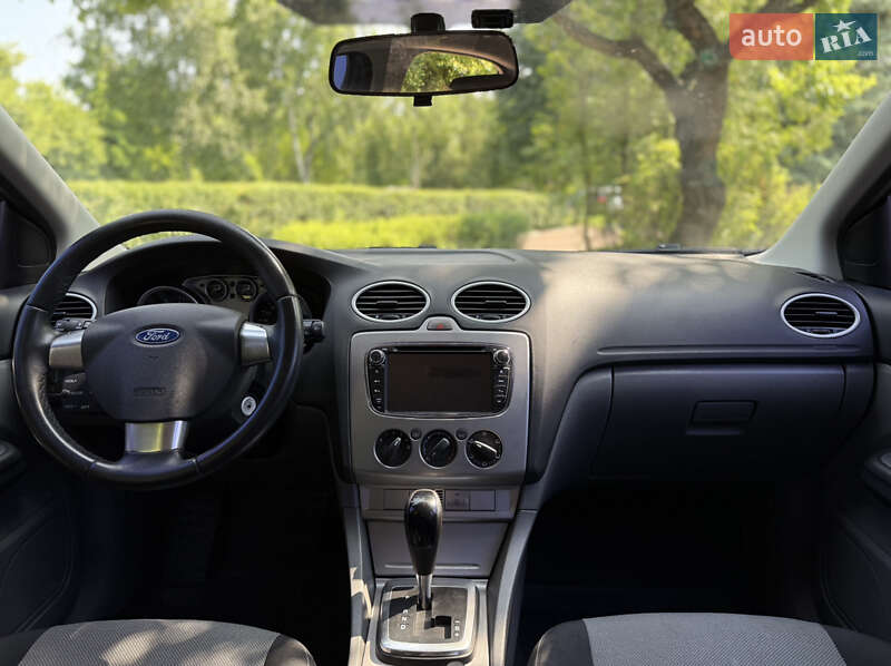 Хэтчбек Ford Focus 2011 в Обухове