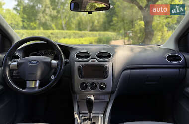 Хэтчбек Ford Focus 2011 в 