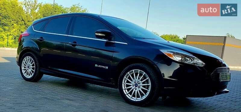 Хэтчбек Ford Focus 2012 в 