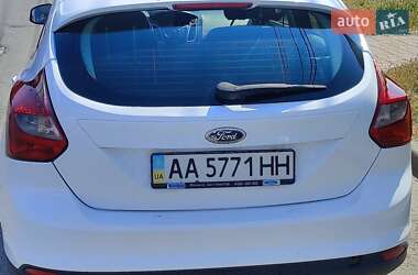 Хэтчбек Ford Focus 2012 в 