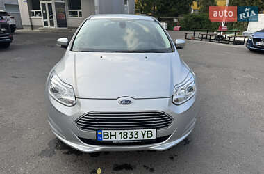Хэтчбек Ford Focus 2013 в 