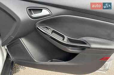 Хэтчбек Ford Focus 2013 в 
