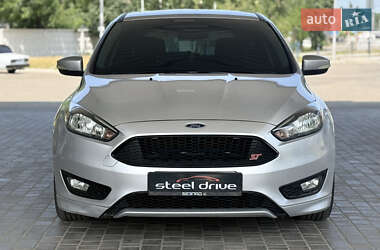 Хэтчбек Ford Focus 2015 в 
