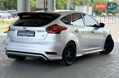 Хэтчбек Ford Focus 2015 в 