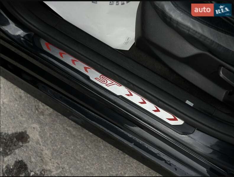 Хэтчбек Ford Focus 2014 в Шептицькому