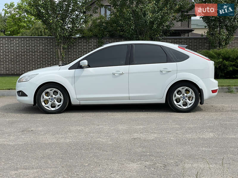 Хэтчбек Ford Focus 2010 в Сумах