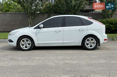 Хэтчбек Ford Focus 2010 в 