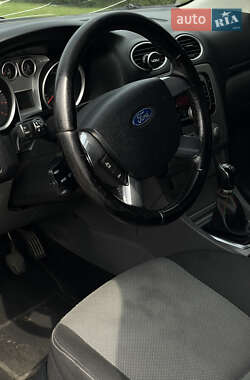 Хэтчбек Ford Focus 2010 в 