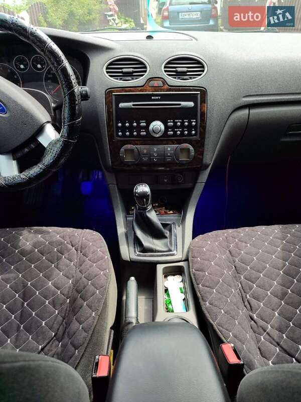 Хэтчбек Ford Focus 2005 в Чуднове