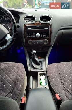 Хэтчбек Ford Focus 2005 в 