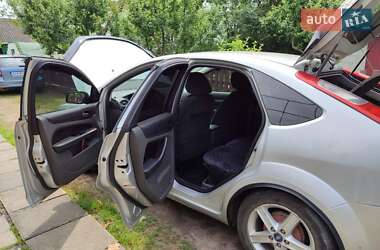 Хэтчбек Ford Focus 2005 в 
