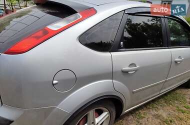 Хэтчбек Ford Focus 2005 в 